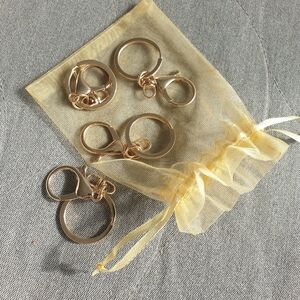 4️⃣ gold Key Chains